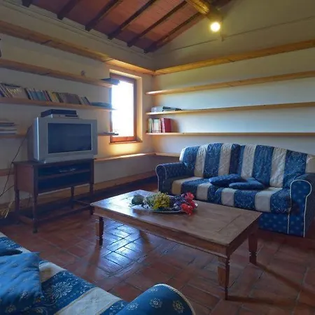 Vaiano Sleeps 25 Pool Air Con Wifi *