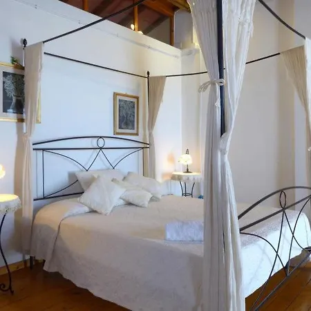 Vaiano Sleeps 25 Pool Air Con Wifi