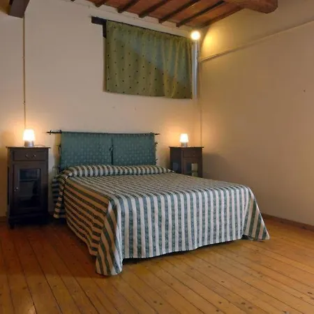 Vaiano Sleeps 25 Pool Air Con Wifi Casa vacanze *