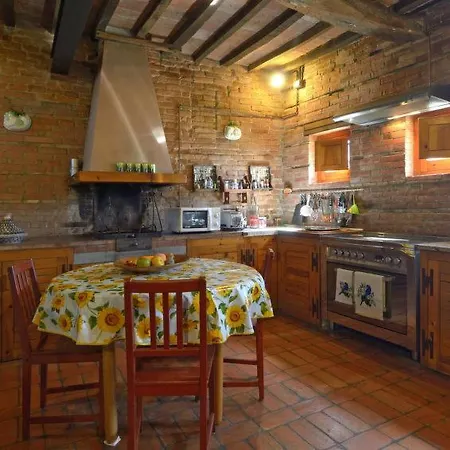 Vaiano Sleeps 25 Pool Air Con Wifi Casa vacanze