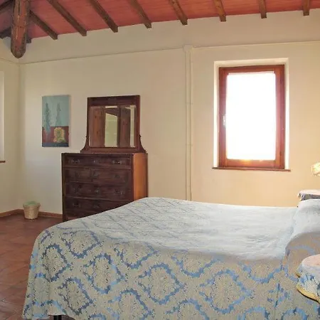 Vaiano Sleeps 25 Pool Air Con Wifi *