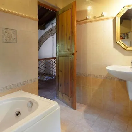 Vaiano Sleeps 25 Pool Air Con Wifi Casa vacanze *