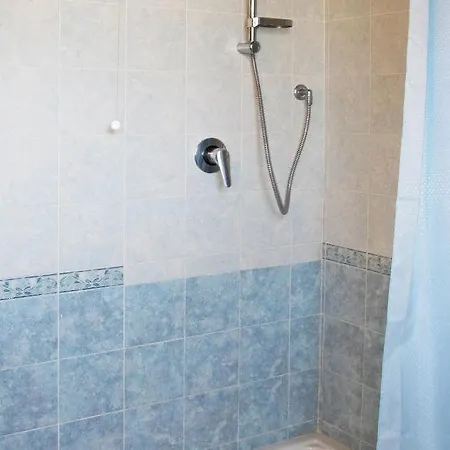Vaiano Sleeps 25 Pool Air Con Wifi Casa vacanze