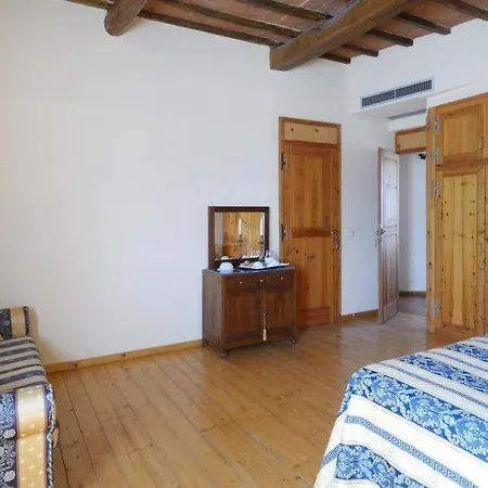 Vaiano Sleeps 25 Pool Air Con Wifi